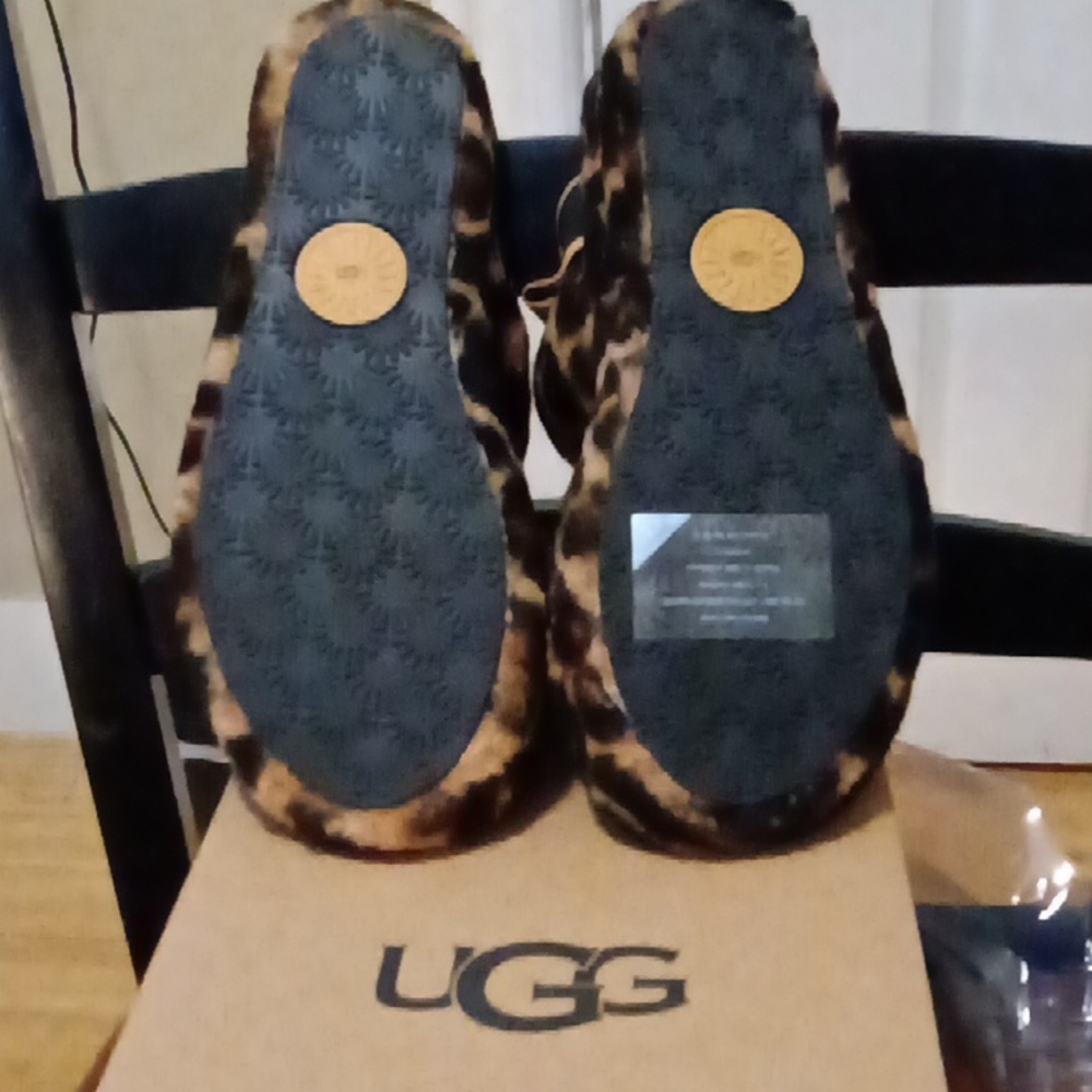 WOMEN'S UGGS SZ.7 PANTHER PRINT - Picture 3 of 4